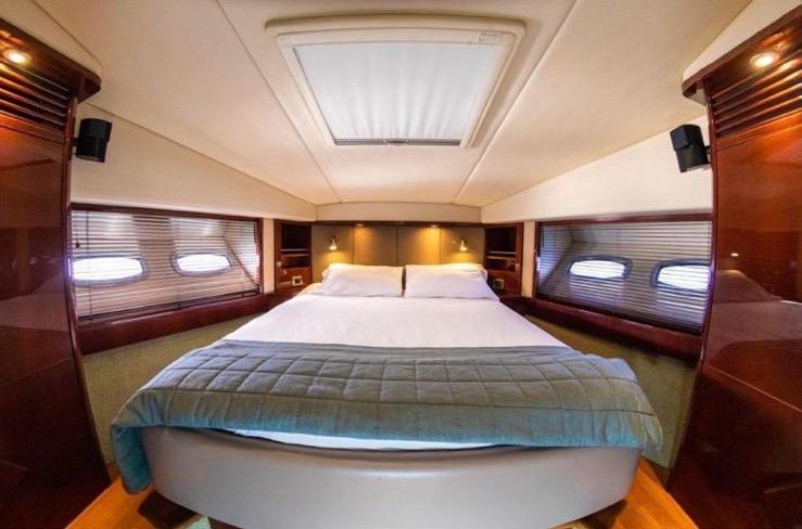 SEA RAY YACHT 62 FEET
