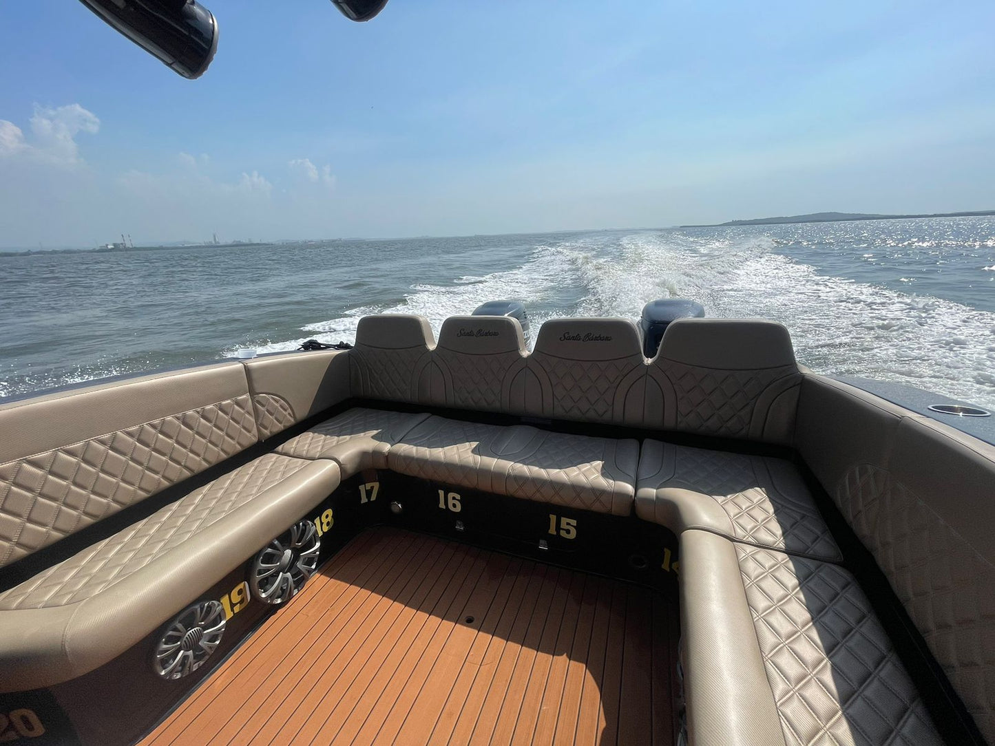 SPEEDBOAT 39 FEET