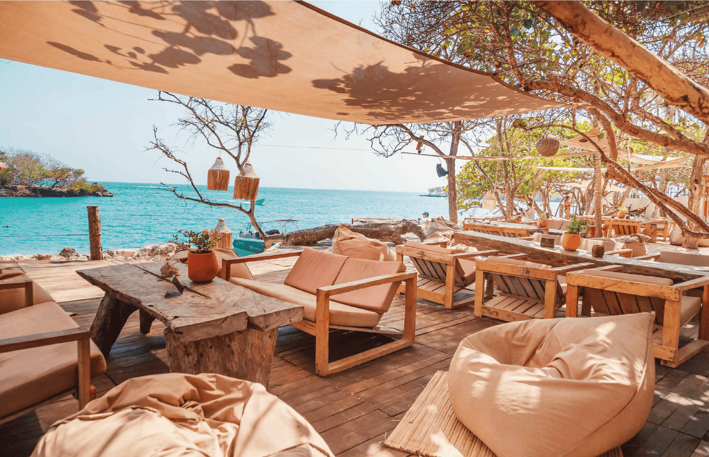 PA'UE BEACH LOUNGE 🌴